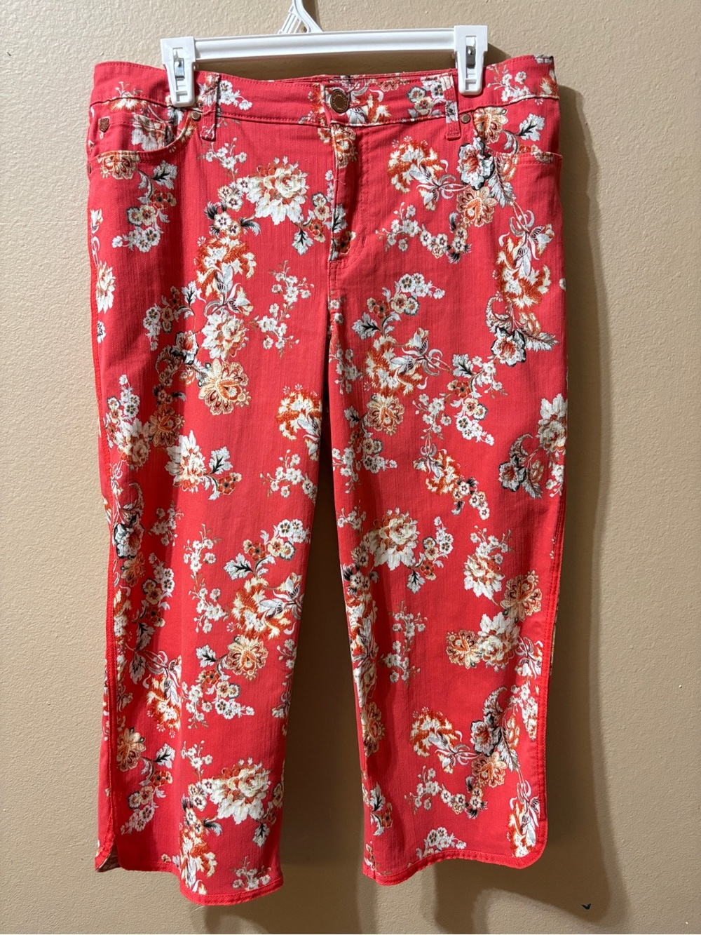 Women’s Bandolino Mandi Capri Sz 12 Corral With Floral Designs Denim